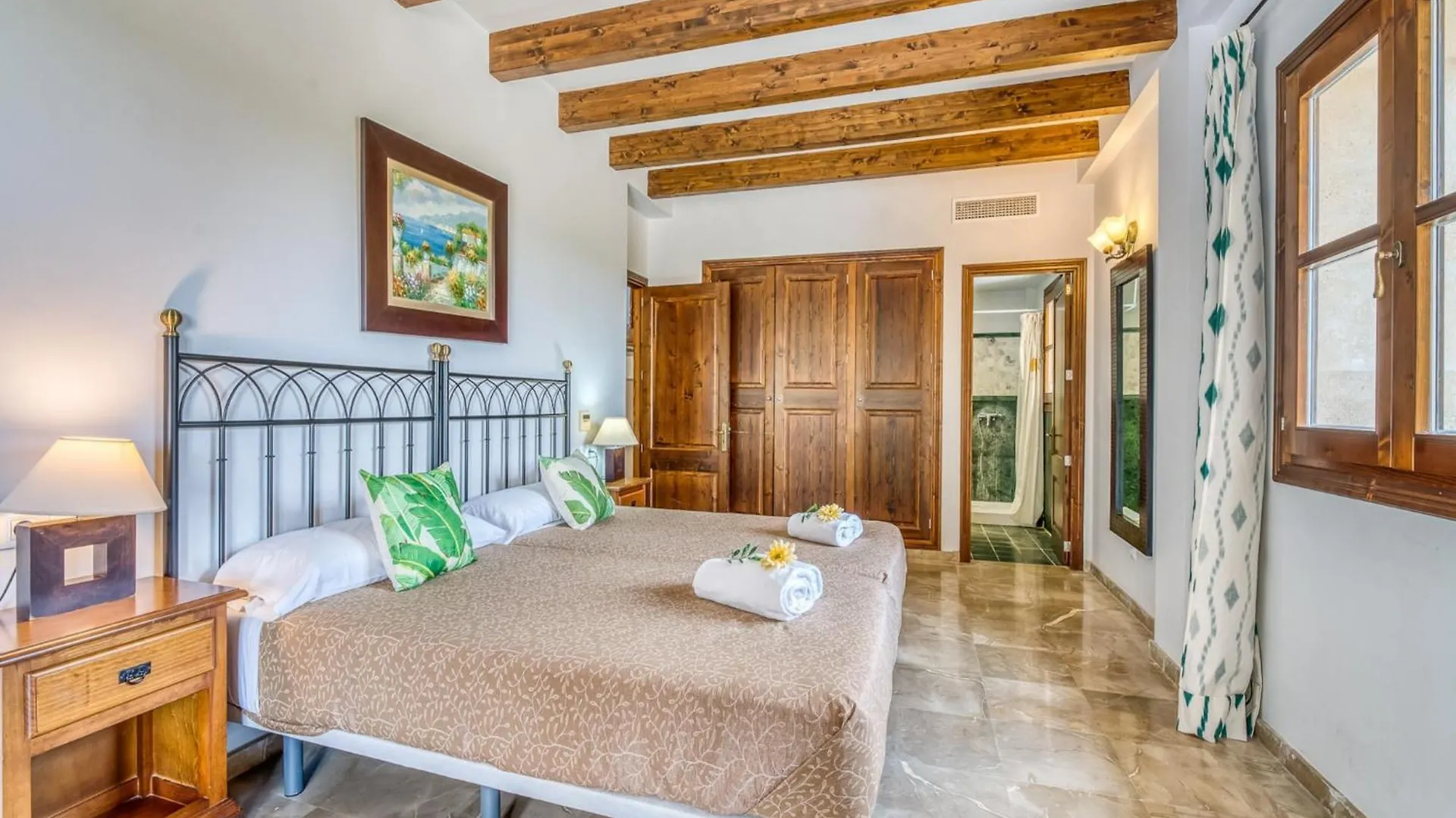 12 Person Country House In Petra