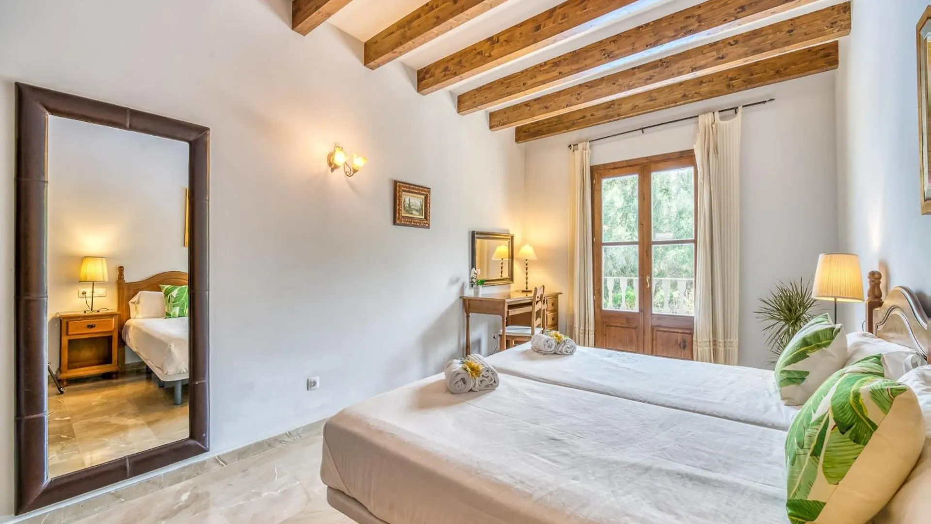12 Person Country House In Petra