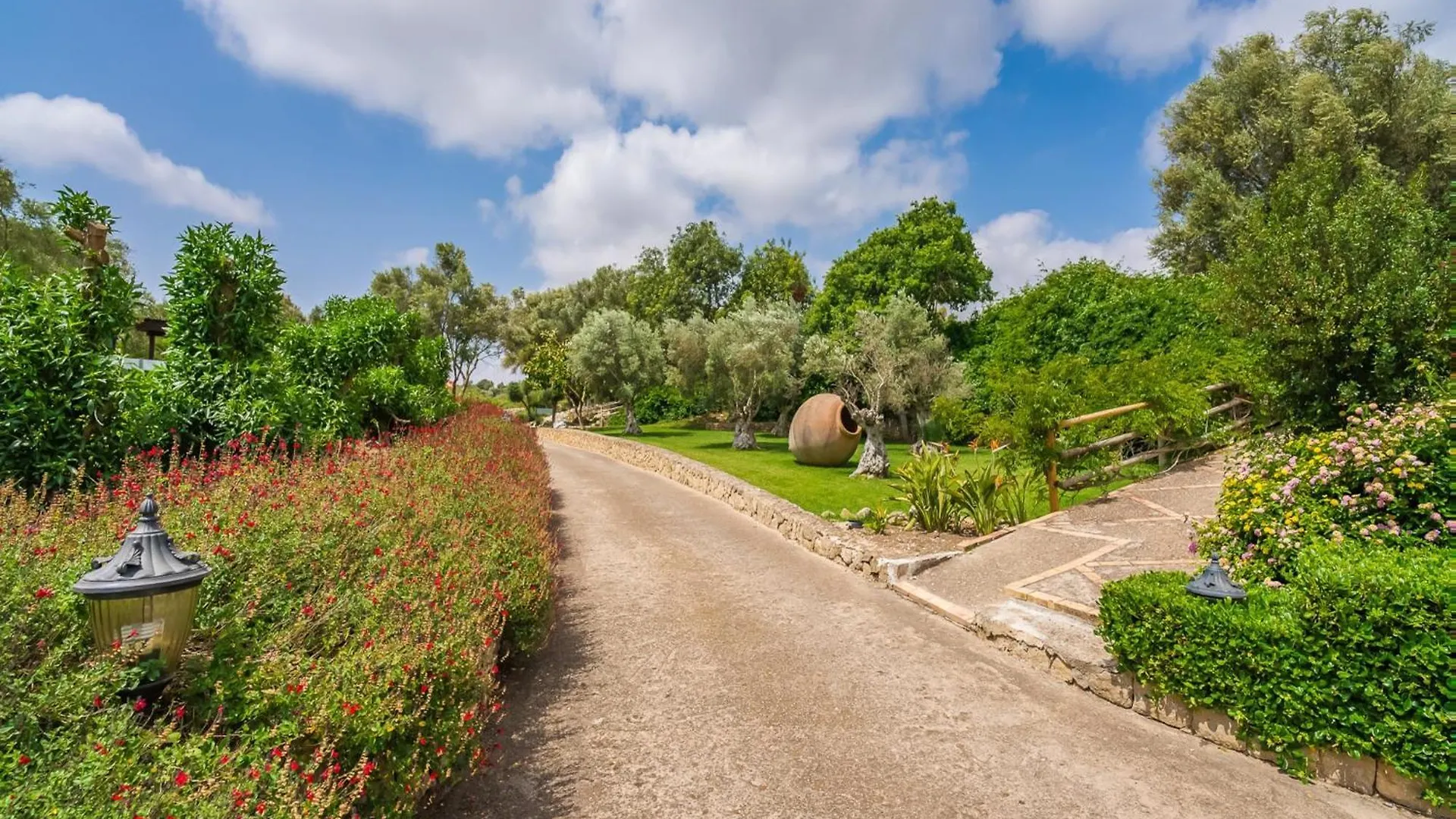 12 Person Country House In Petra España